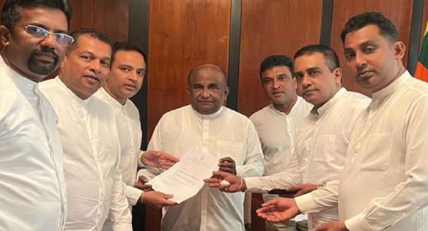 මන්ත්‍රීවරු 35 ක් අත්සන් කළ ලිපියක් කතානායකට